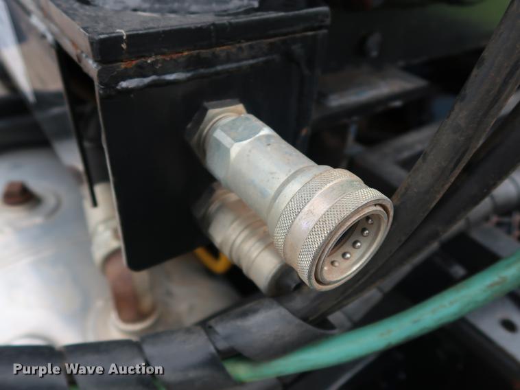 image for item DG4029 2001 Peterbilt 379 winch truck