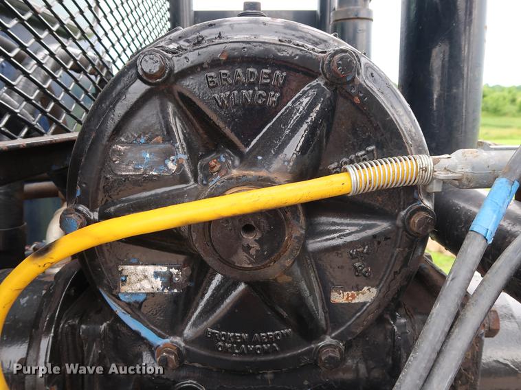 image for item DG4029 2001 Peterbilt 379 winch truck