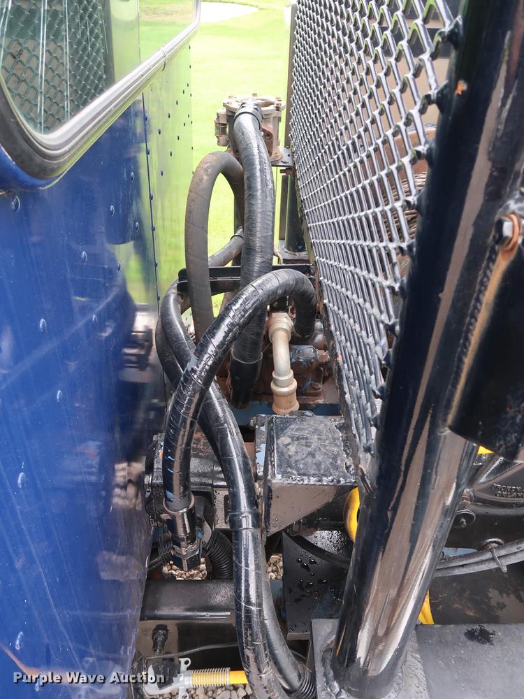 image for item DG4029 2001 Peterbilt 379 winch truck