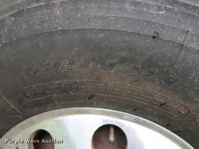 image for item DG4029 2001 Peterbilt 379 winch truck