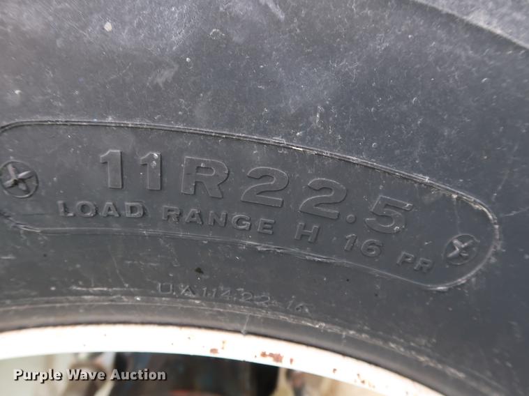 image for item DG4029 2001 Peterbilt 379 winch truck