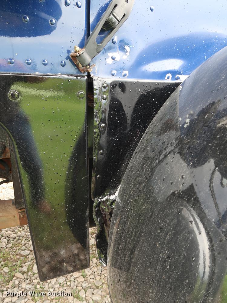 image for item DG4029 2001 Peterbilt 379 winch truck