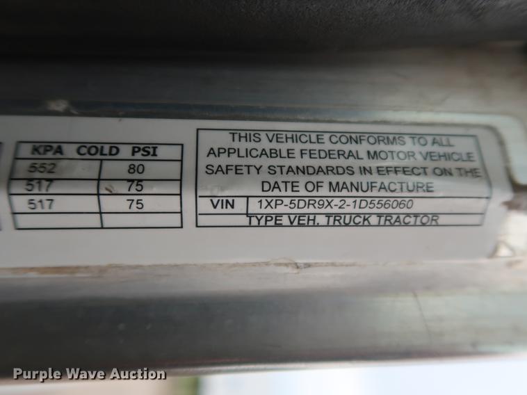 image for item DG4029 2001 Peterbilt 379 winch truck