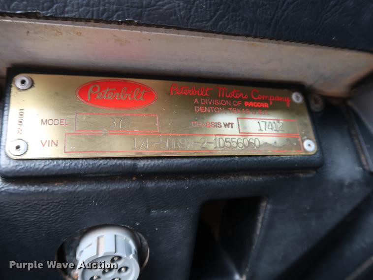 image for item DG4029 2001 Peterbilt 379 winch truck