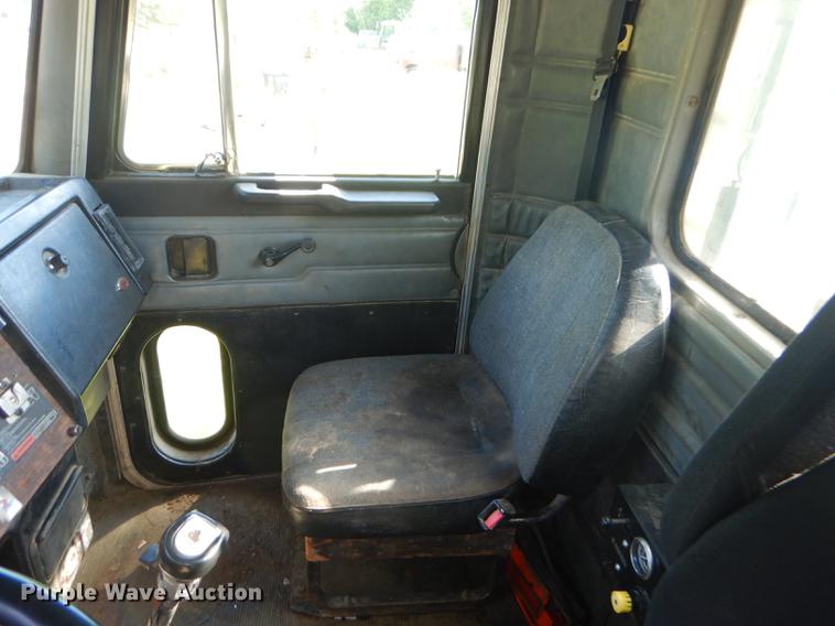 image for item ED9251 1995 Peterbilt 379 semi truck