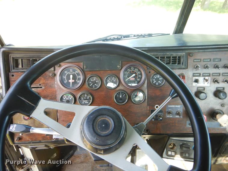 image for item ED9251 1995 Peterbilt 379 semi truck