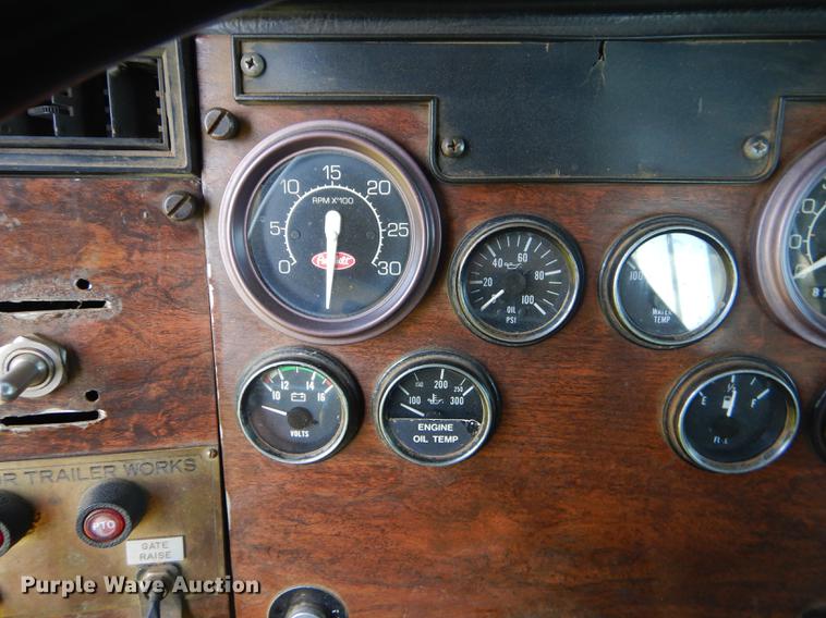 image for item ED9251 1995 Peterbilt 379 semi truck