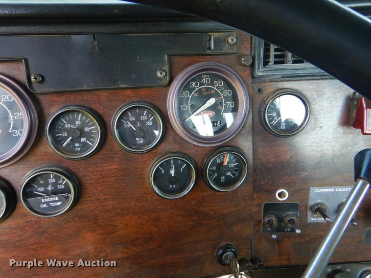 image for item ED9251 1995 Peterbilt 379 semi truck