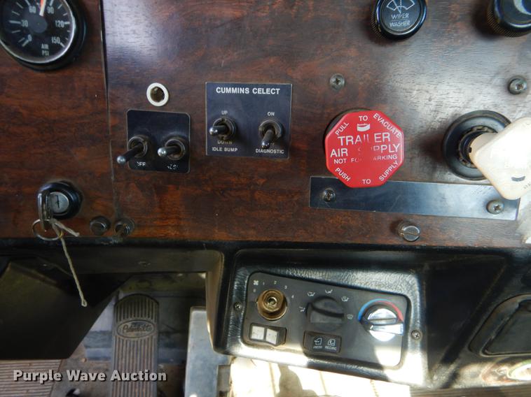 image for item ED9251 1995 Peterbilt 379 semi truck