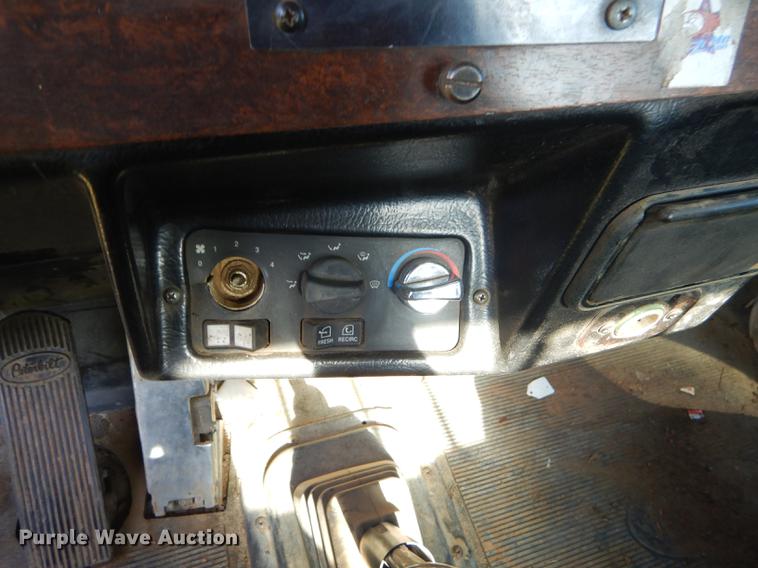 image for item ED9251 1995 Peterbilt 379 semi truck