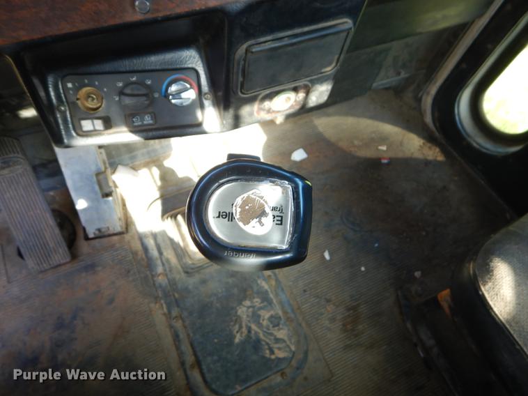 image for item ED9251 1995 Peterbilt 379 semi truck