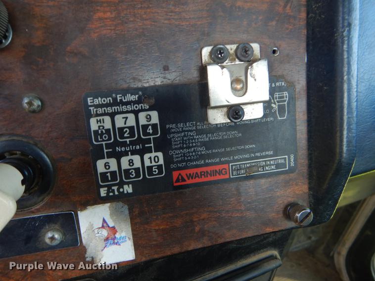 image for item ED9251 1995 Peterbilt 379 semi truck