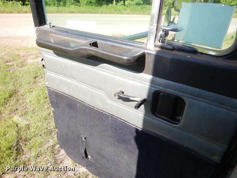 image for item ED9251 1995 Peterbilt 379 semi truck