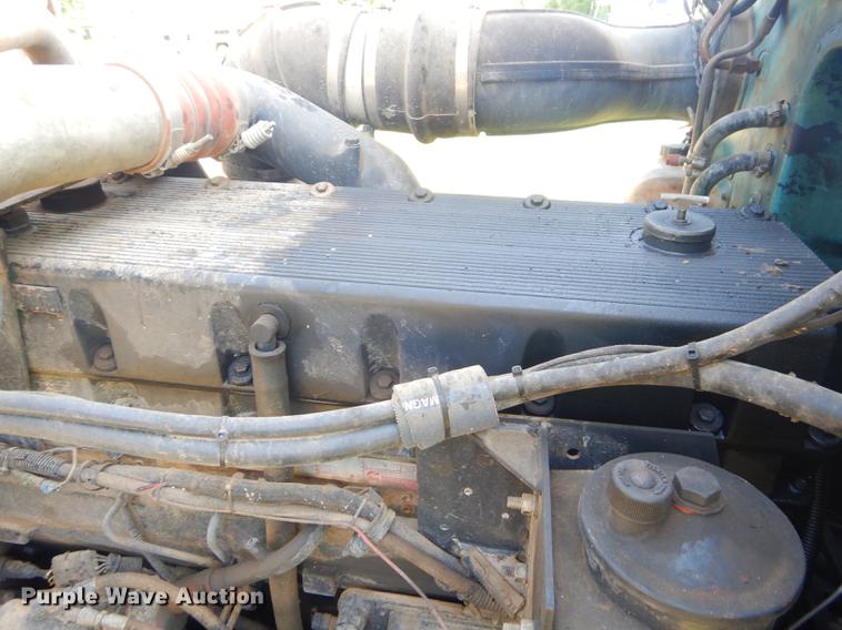 image for item ED9251 1995 Peterbilt 379 semi truck