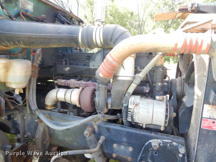 image for item ED9251 1995 Peterbilt 379 semi truck