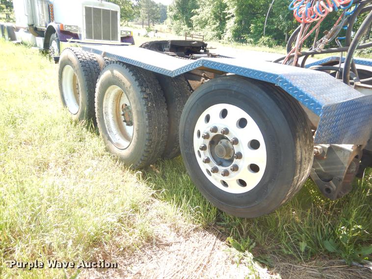 image for item ED9251 1995 Peterbilt 379 semi truck