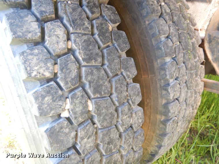 image for item ED9251 1995 Peterbilt 379 semi truck