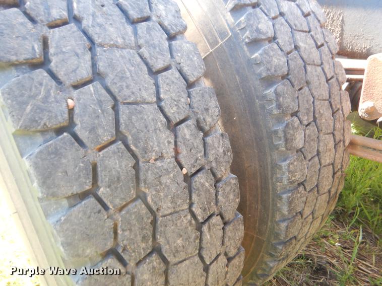 image for item ED9251 1995 Peterbilt 379 semi truck