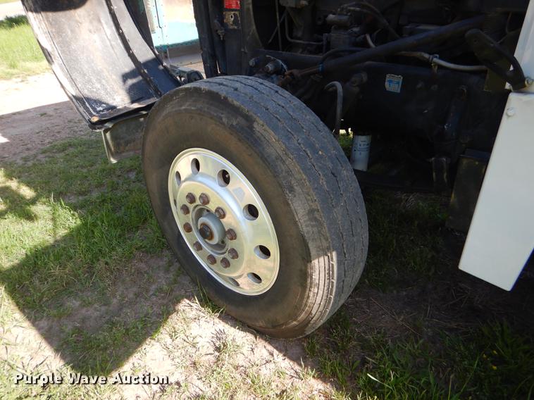 image for item ED9251 1995 Peterbilt 379 semi truck