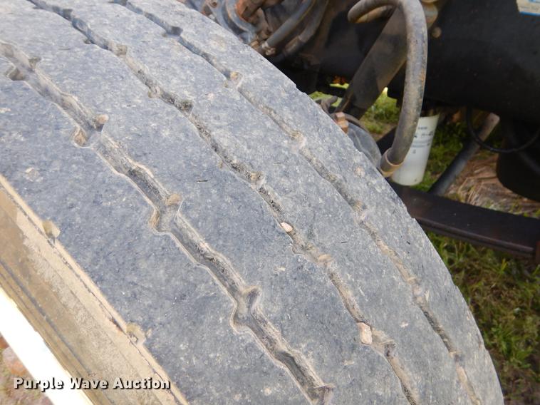 image for item ED9251 1995 Peterbilt 379 semi truck