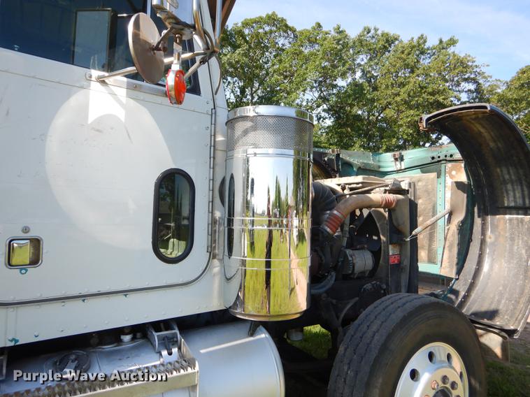 image for item ED9251 1995 Peterbilt 379 semi truck