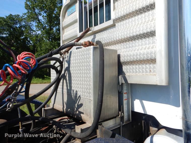 image for item ED9251 1995 Peterbilt 379 semi truck