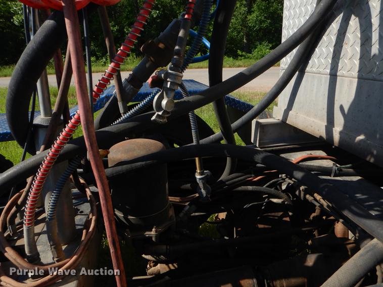 image for item ED9251 1995 Peterbilt 379 semi truck