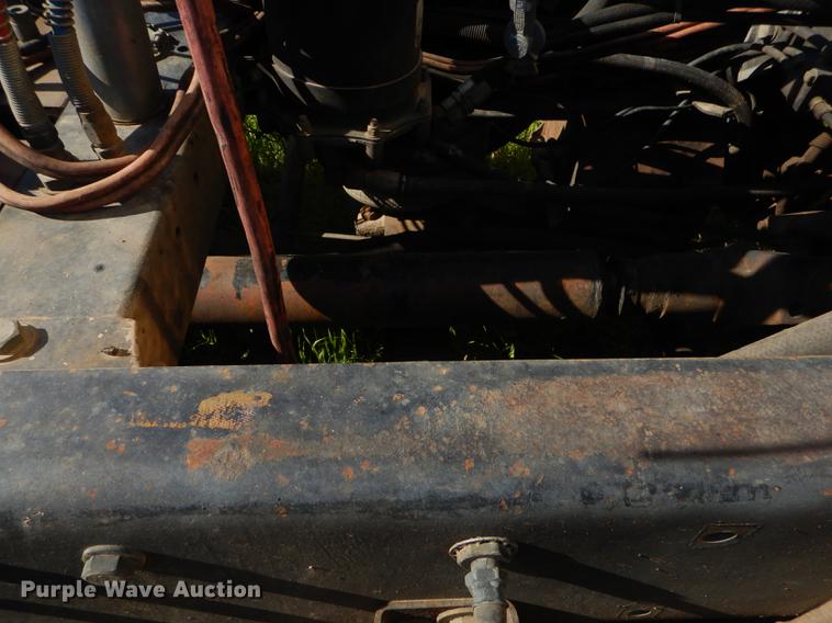 image for item ED9251 1995 Peterbilt 379 semi truck