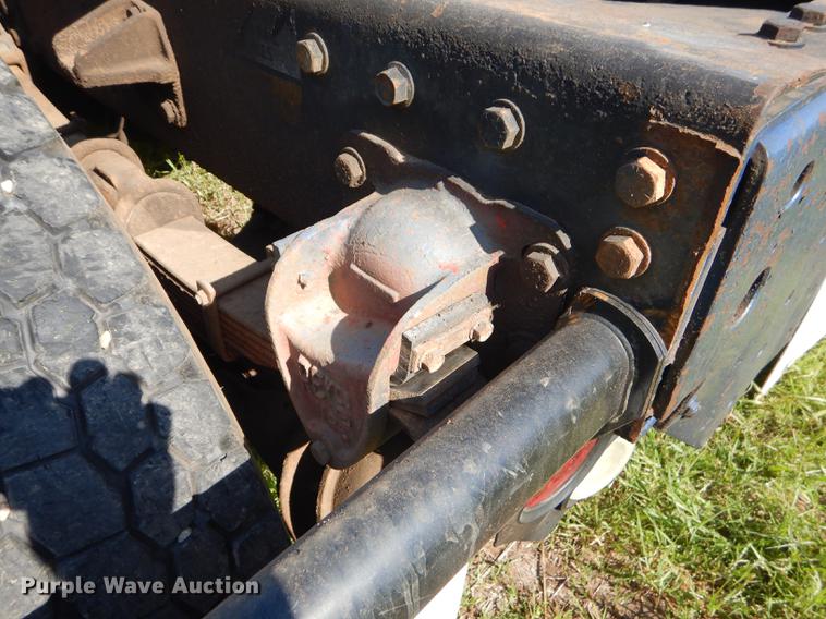 image for item ED9251 1995 Peterbilt 379 semi truck