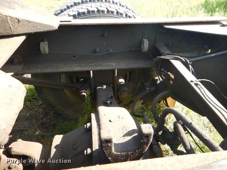 image for item ED9251 1995 Peterbilt 379 semi truck