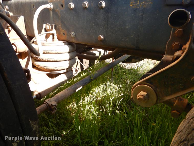 image for item ED9251 1995 Peterbilt 379 semi truck