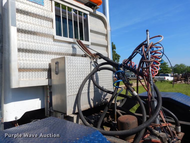 image for item ED9251 1995 Peterbilt 379 semi truck