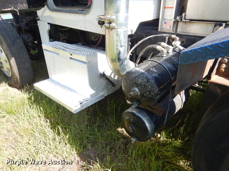 image for item ED9251 1995 Peterbilt 379 semi truck