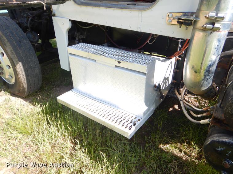 image for item ED9251 1995 Peterbilt 379 semi truck