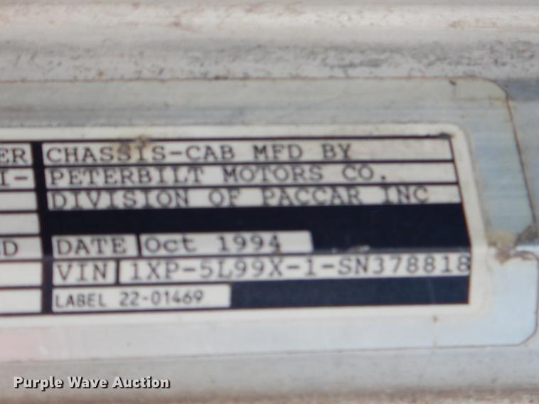 image for item ED9251 1995 Peterbilt 379 semi truck