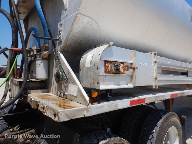 image for item ED9282 1998 Ledwell feed delivery trailer