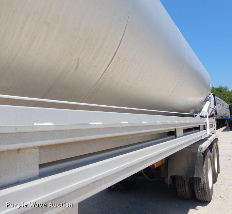 image for item ED9282 1998 Ledwell feed delivery trailer