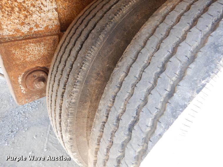 image for item ED9282 1998 Ledwell feed delivery trailer