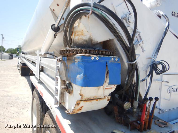 image for item ED9282 1998 Ledwell feed delivery trailer