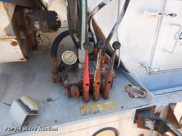 image for item ED9282 1998 Ledwell feed delivery trailer