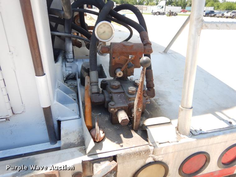 image for item ED9282 1998 Ledwell feed delivery trailer