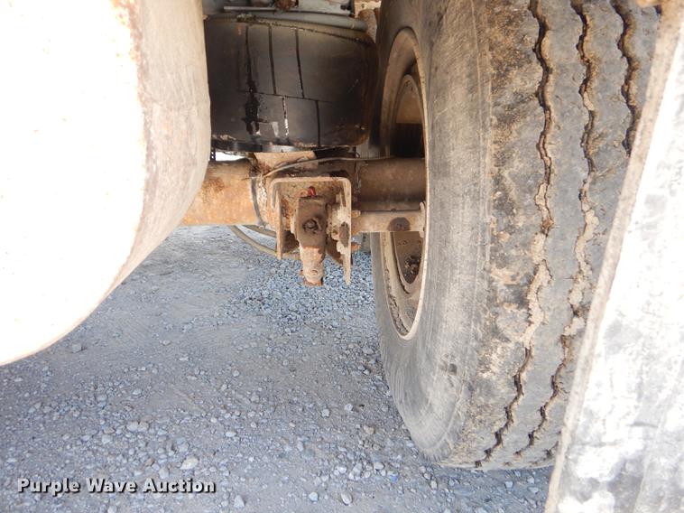 image for item ED9282 1998 Ledwell feed delivery trailer