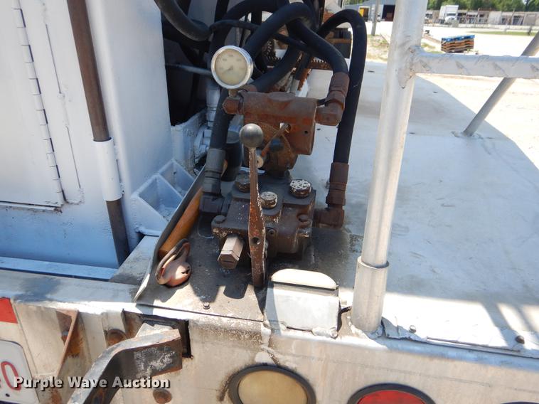 image for item ED9282 1998 Ledwell feed delivery trailer