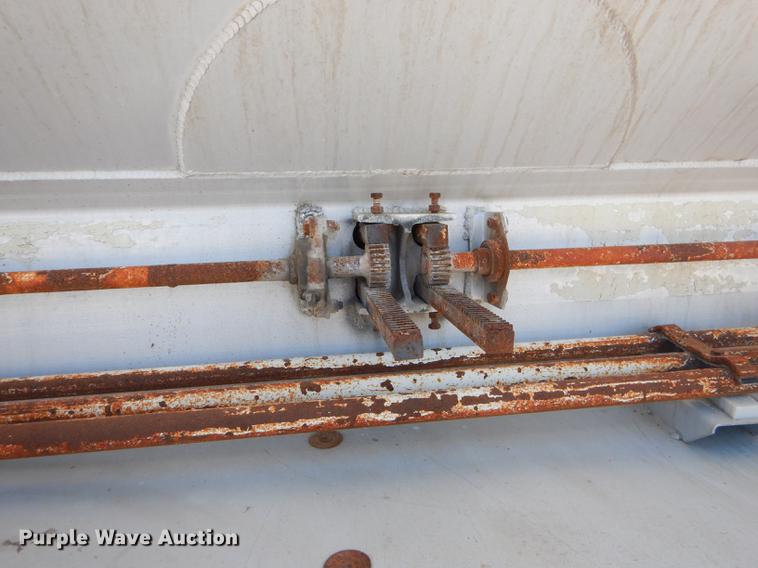 image for item ED9282 1998 Ledwell feed delivery trailer