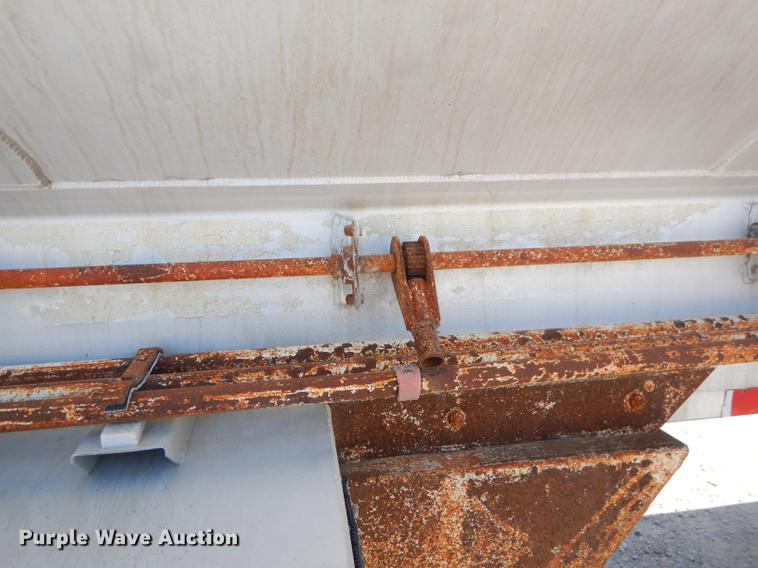 image for item ED9282 1998 Ledwell feed delivery trailer