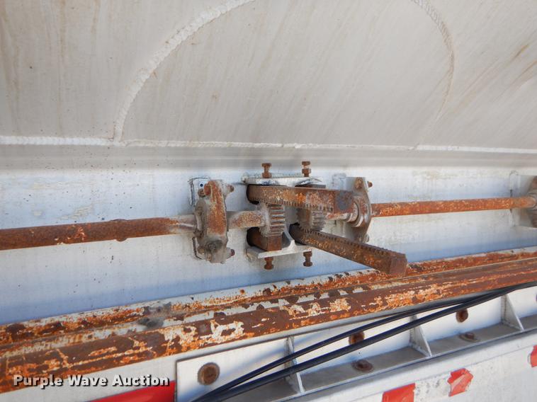 image for item ED9282 1998 Ledwell feed delivery trailer