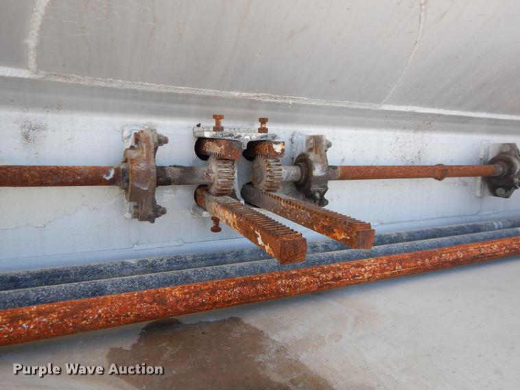 image for item ED9282 1998 Ledwell feed delivery trailer