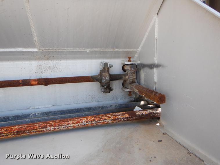 image for item ED9282 1998 Ledwell feed delivery trailer