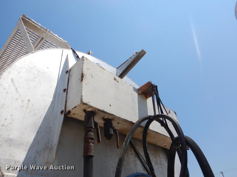 image for item ED9282 1998 Ledwell feed delivery trailer