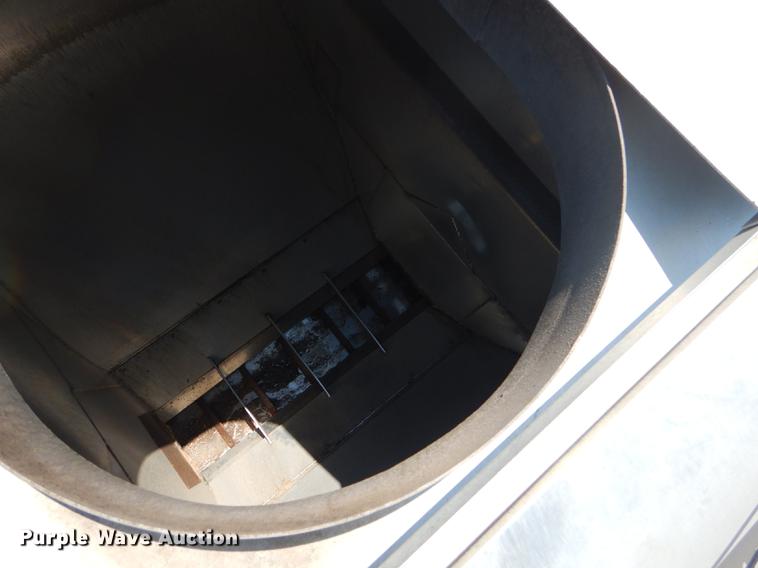 image for item ED9282 1998 Ledwell feed delivery trailer